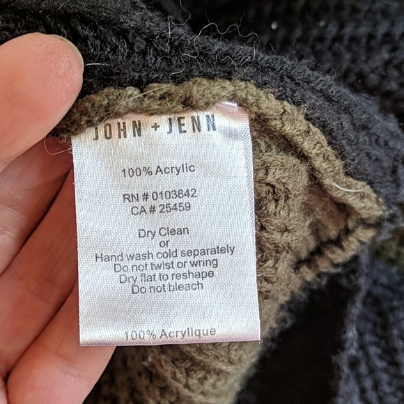 John & Jenn oversized sweater poncho - Picture 7 of 7